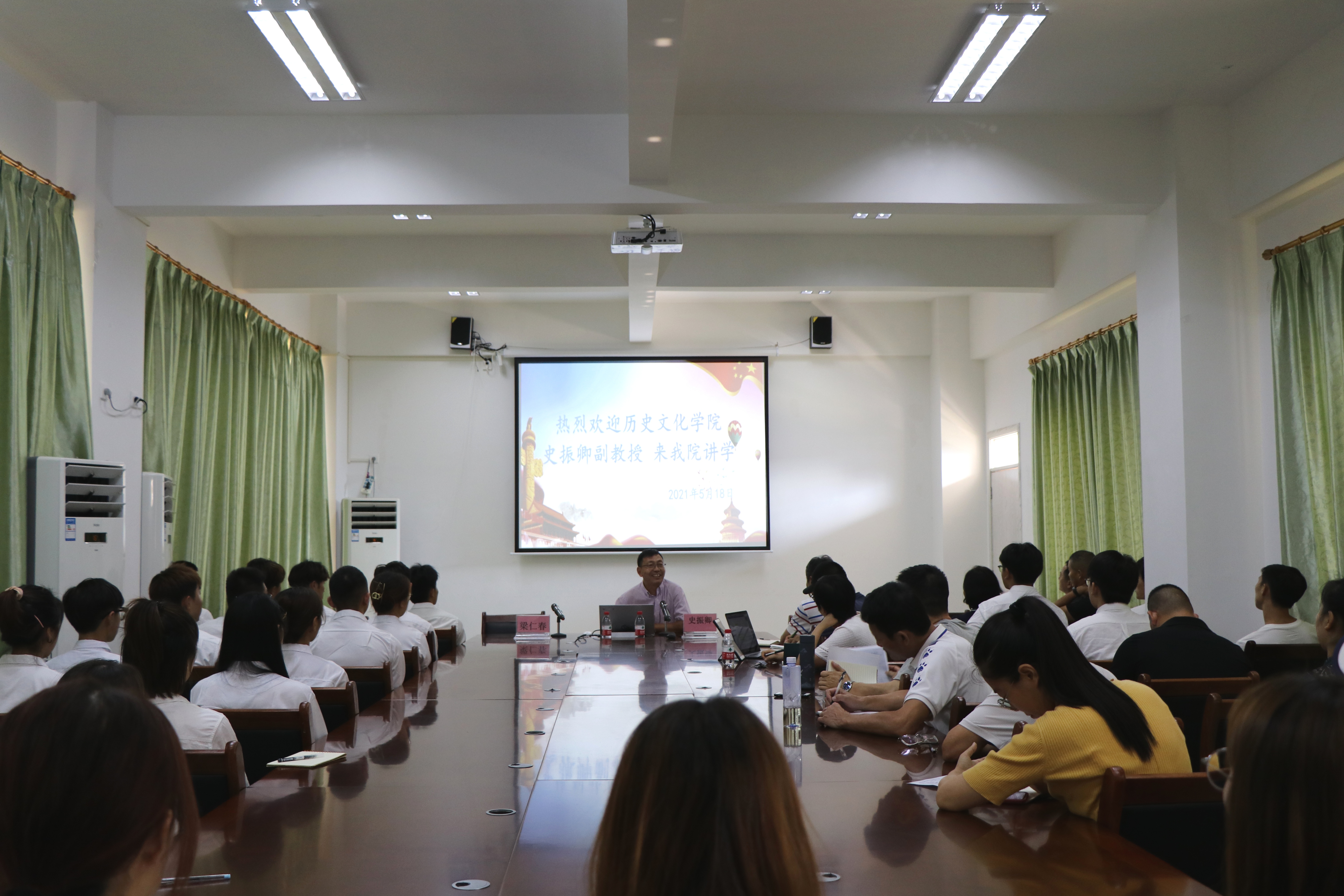 学院举办“习语经典 海南红旗谱”党史专题讲座