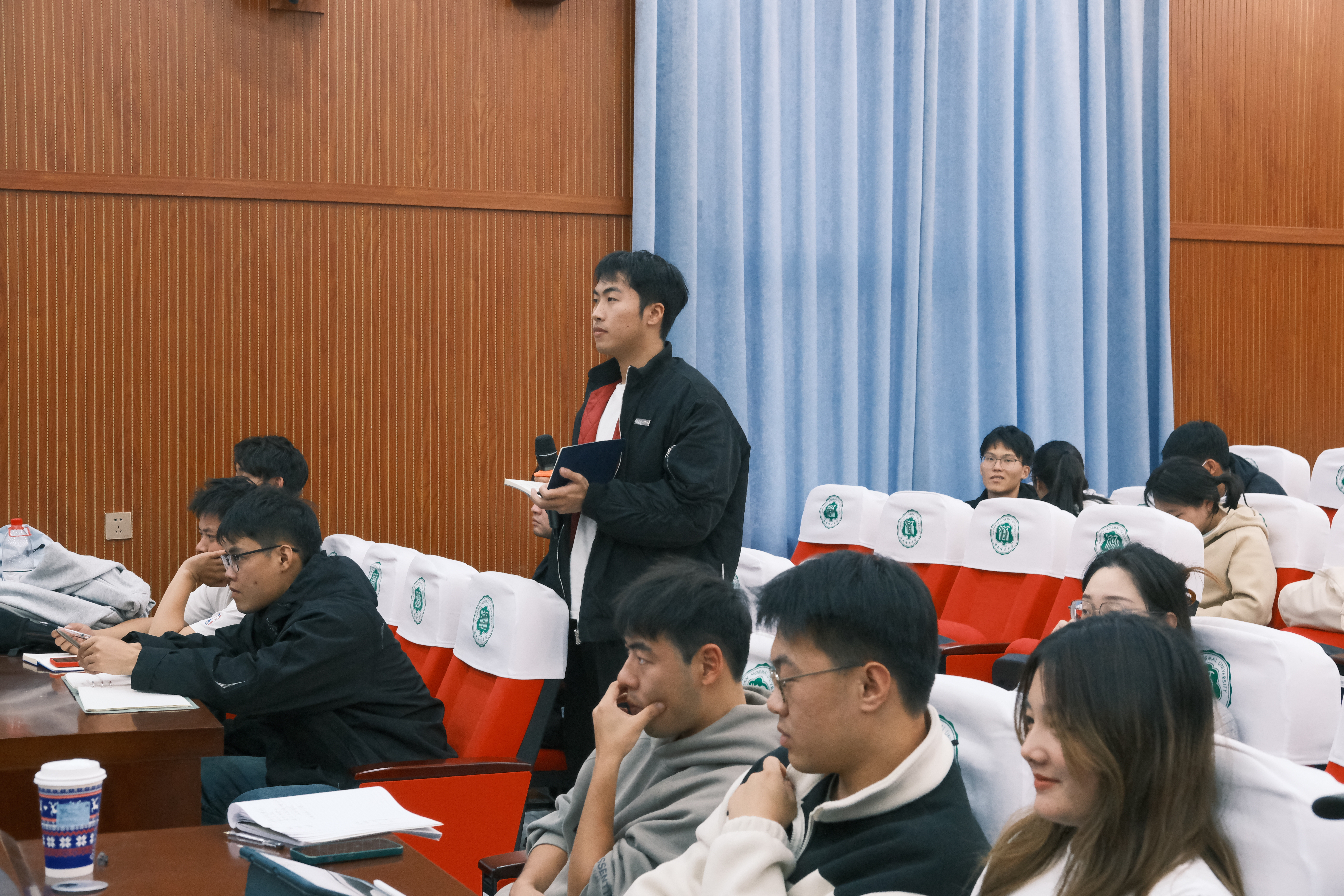 首都体育学院副院长王凯珍教授莅临我院作学术讲座